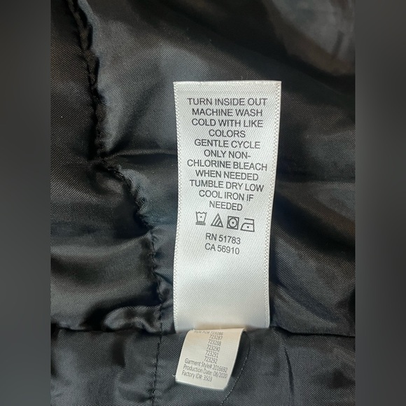 Maurices Women’s Black and White Plaid Quilted Vest with Pockets Size Large - Picture 12 of 15